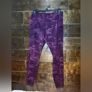 EUC Women’s Purple Camo Workout Leggings
